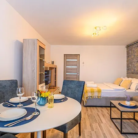 Luxury - Soarelui 10 * Brasov